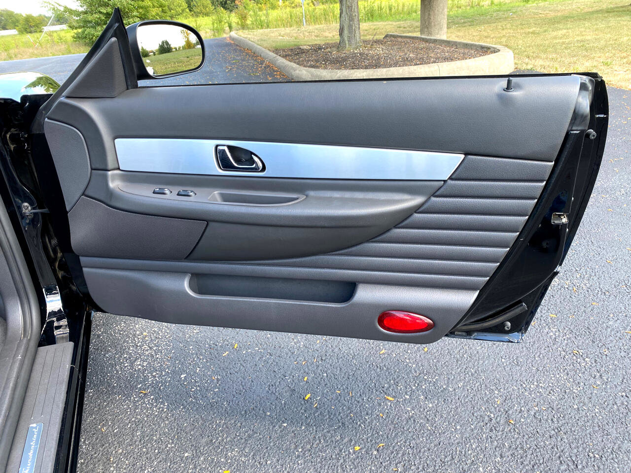 Used 2002 Ford Thunderbird Deluxe image 23