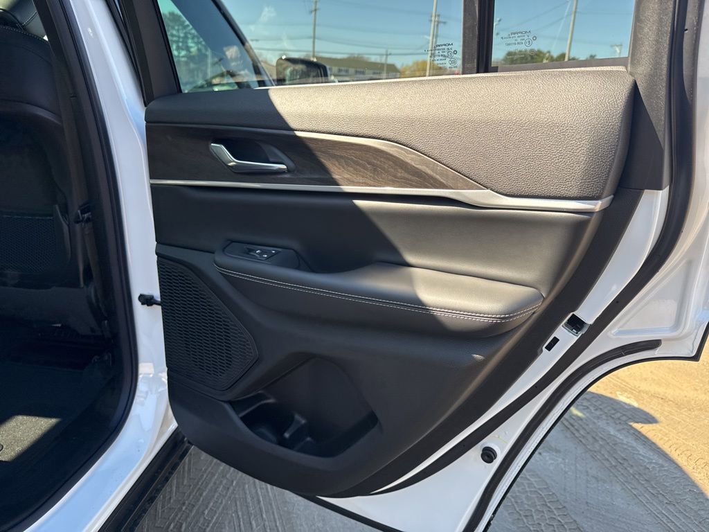 New 2026 Jeep Grand Cherokee Altitude image 28