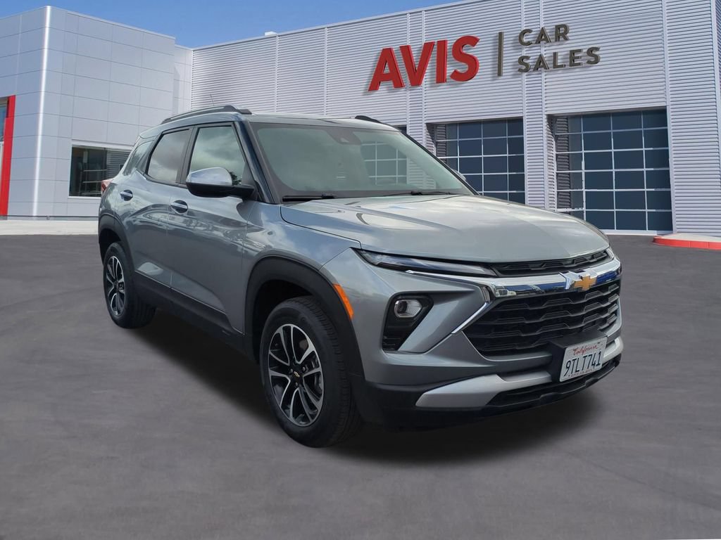 Used 2025 Chevrolet TrailBlazer LT AWD/4WD image 3