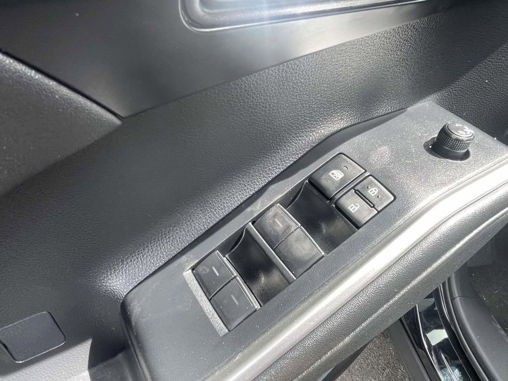 Used 2023 Toyota Highlander XLE image 27