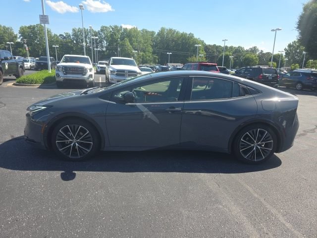 Used 2024 Toyota Prius XLE FWD image 5