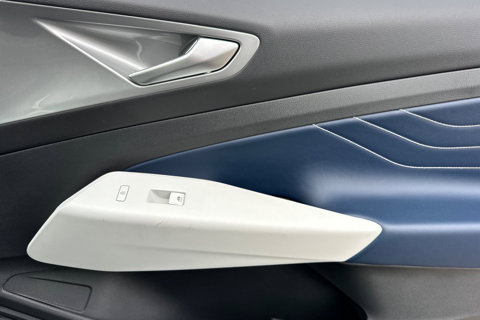 Used 2023 Volkswagen ID.4 Pro S image 19