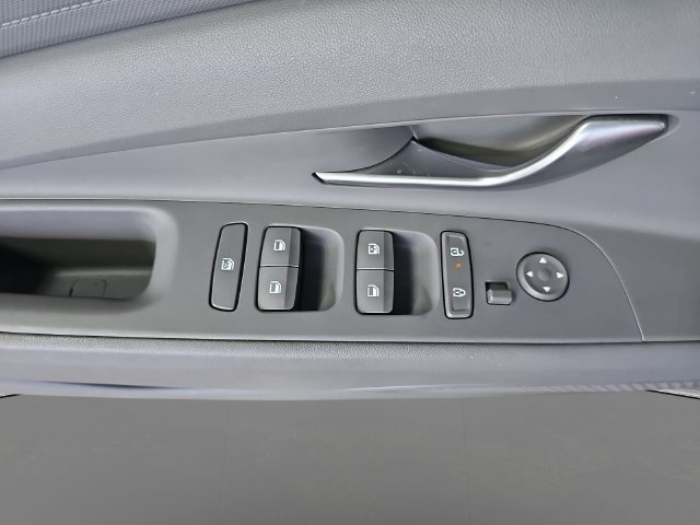 Used 2024 Hyundai Elantra SEL FWD image 29