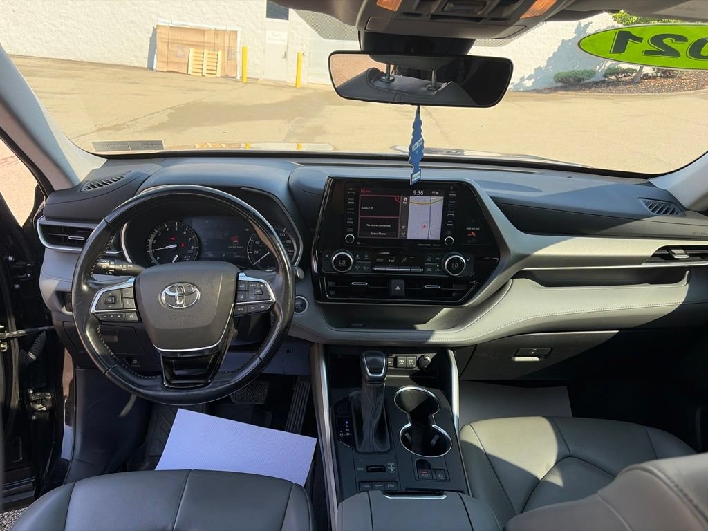 Used 2021 Toyota Highlander XLE AWD/4WD image 13