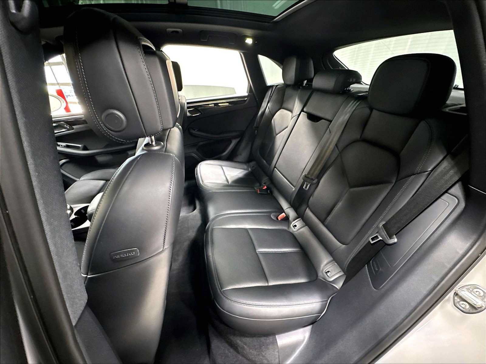 Used 2026 Porsche Macan AWD/4WD image 30