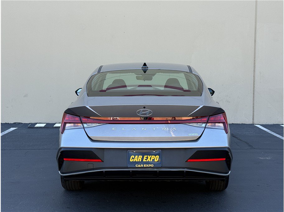 Used 2024 Hyundai Elantra Blue FWD image 5
