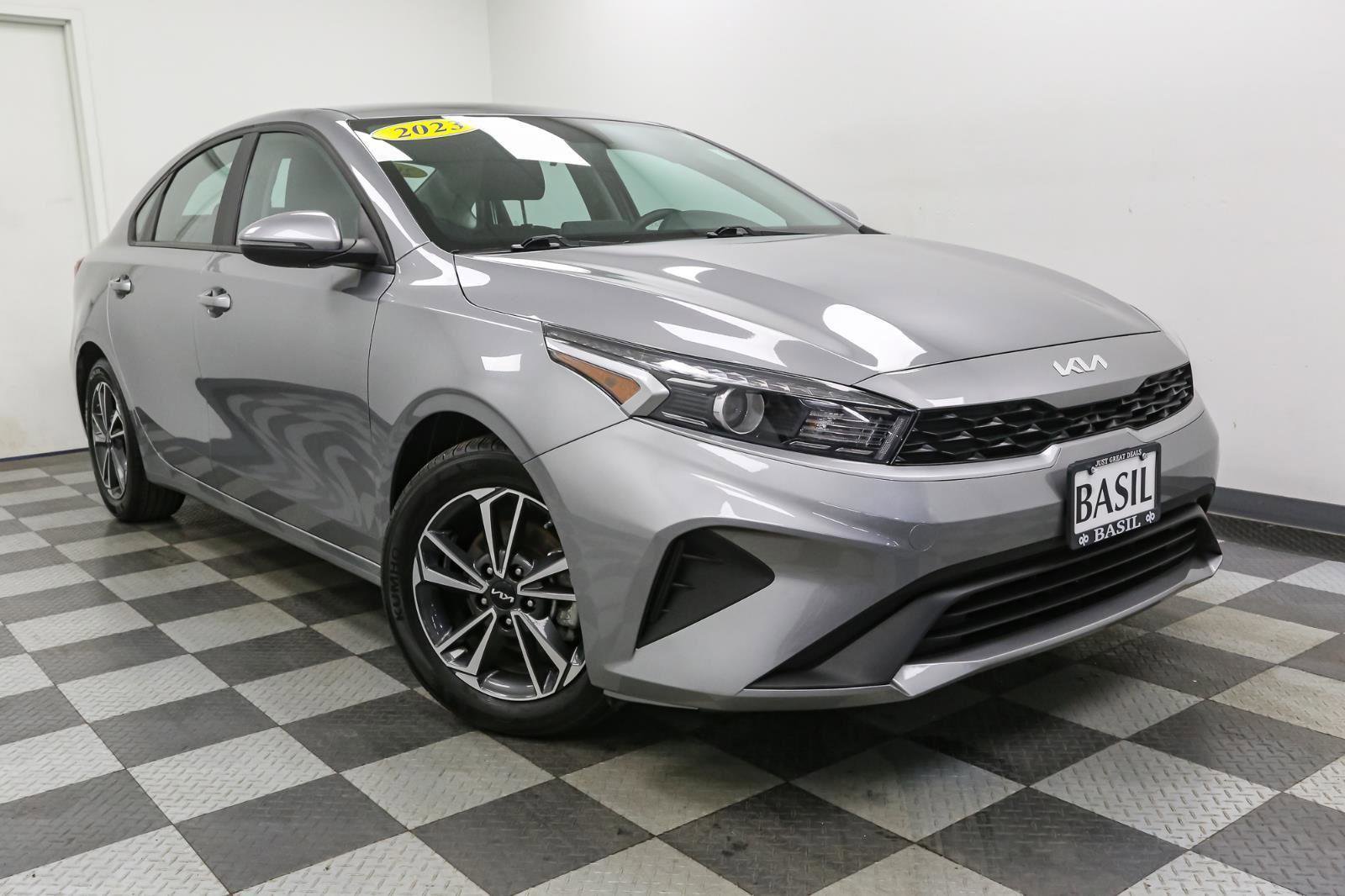 Used 2023 Kia Forte LXS w/ LXS Technology Package image 2