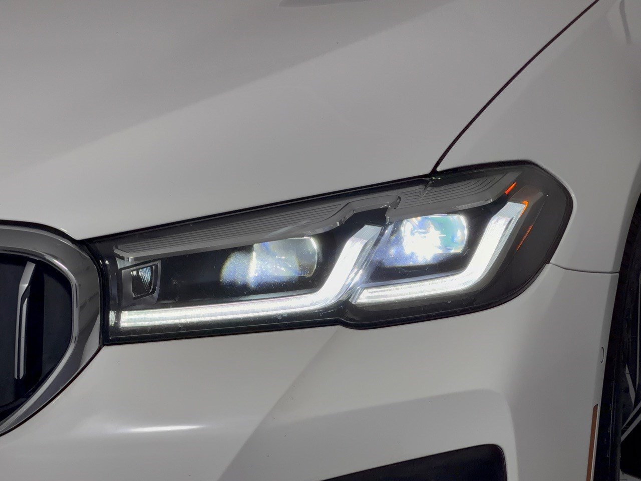 Used 2021 BMW 530i w/ M Sport Package RWD image 12
