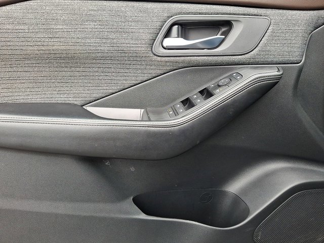 Used 2023 Nissan Rogue SV image 11