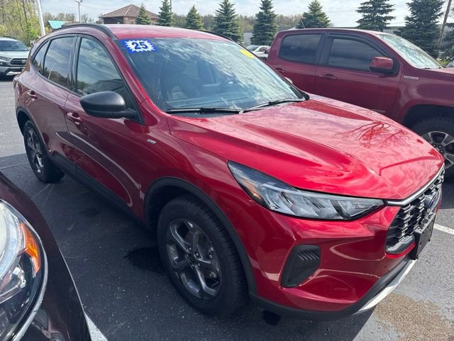Used 2025 Ford Escape ST-Line AWD/4WD image 2
