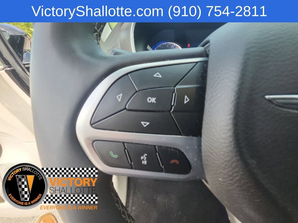 Certified 2024 Chrysler Pacifica Touring-L FWD image 13