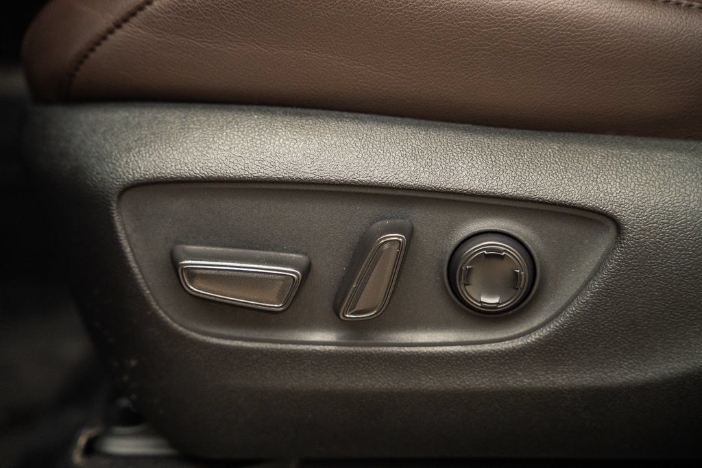 Used 2024 Toyota Sienna Platinum AWD/4WD image 37