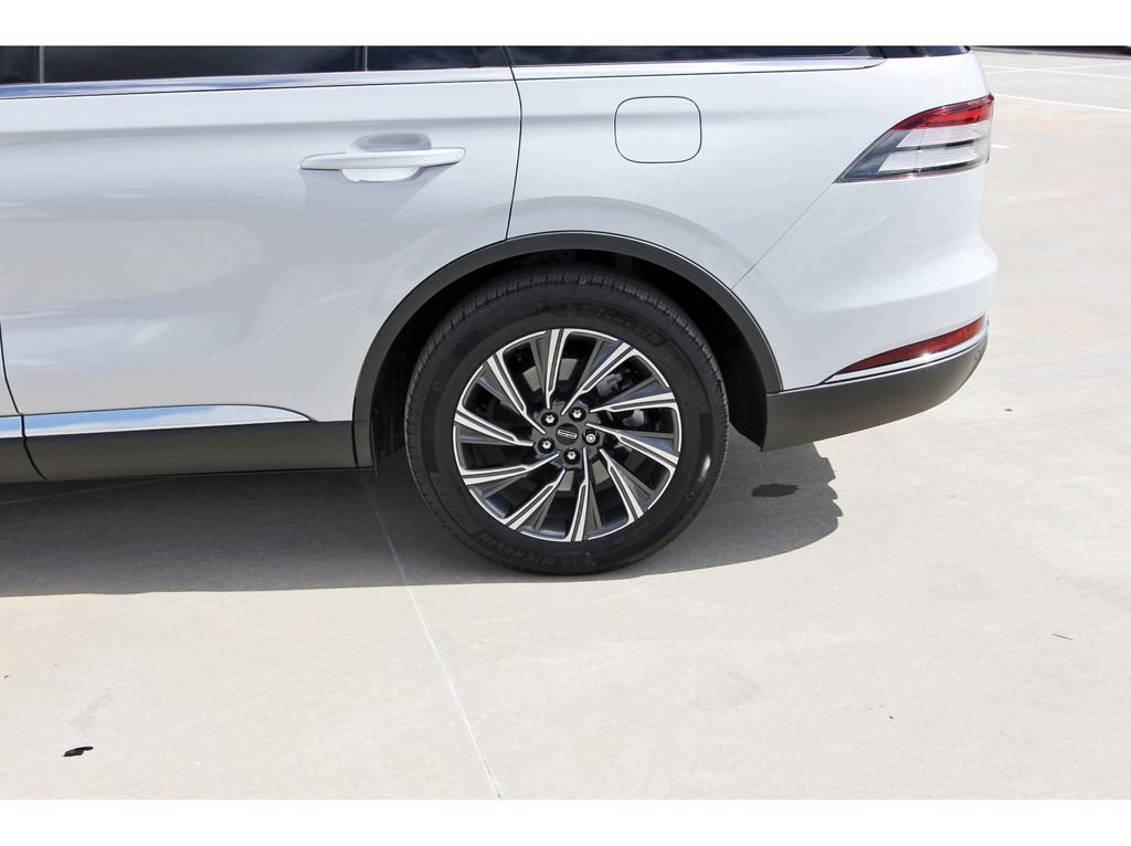 Used 2025 Lincoln Aviator 2WD image 33