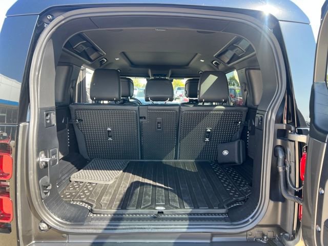 Used 2025 Land Rover Defender 110 X-Dynamic SE image 20