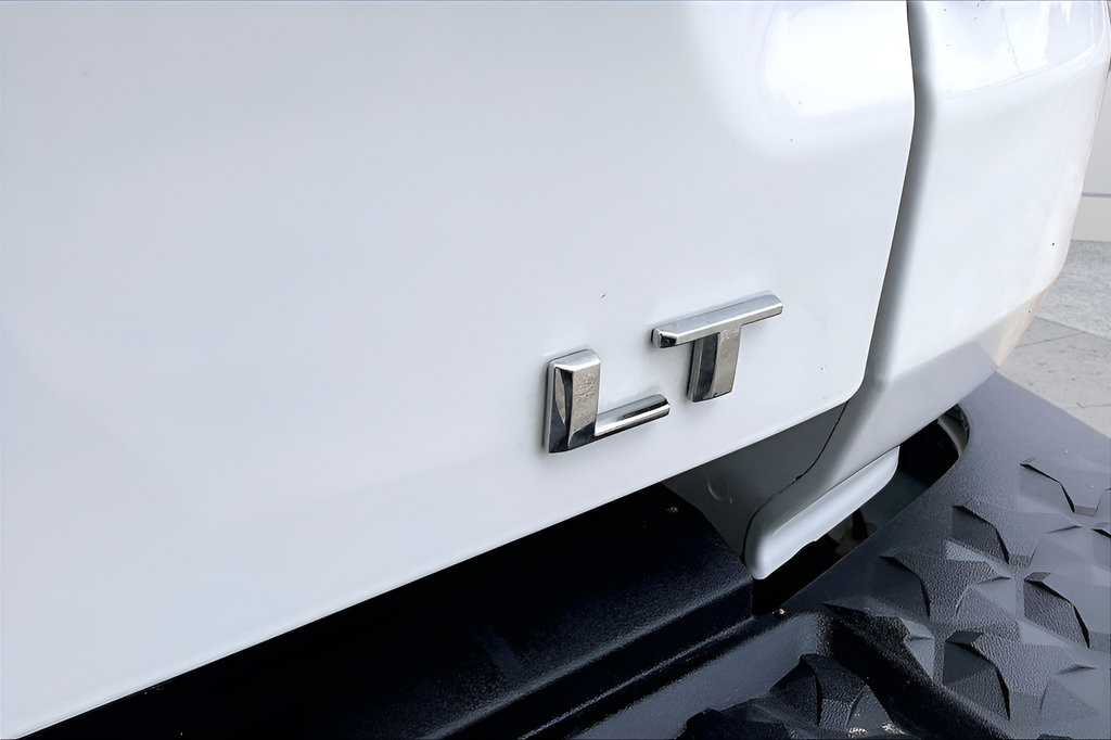 Used 2024 Chevrolet Colorado LT w/ LT Convenience Package III RWD image 32