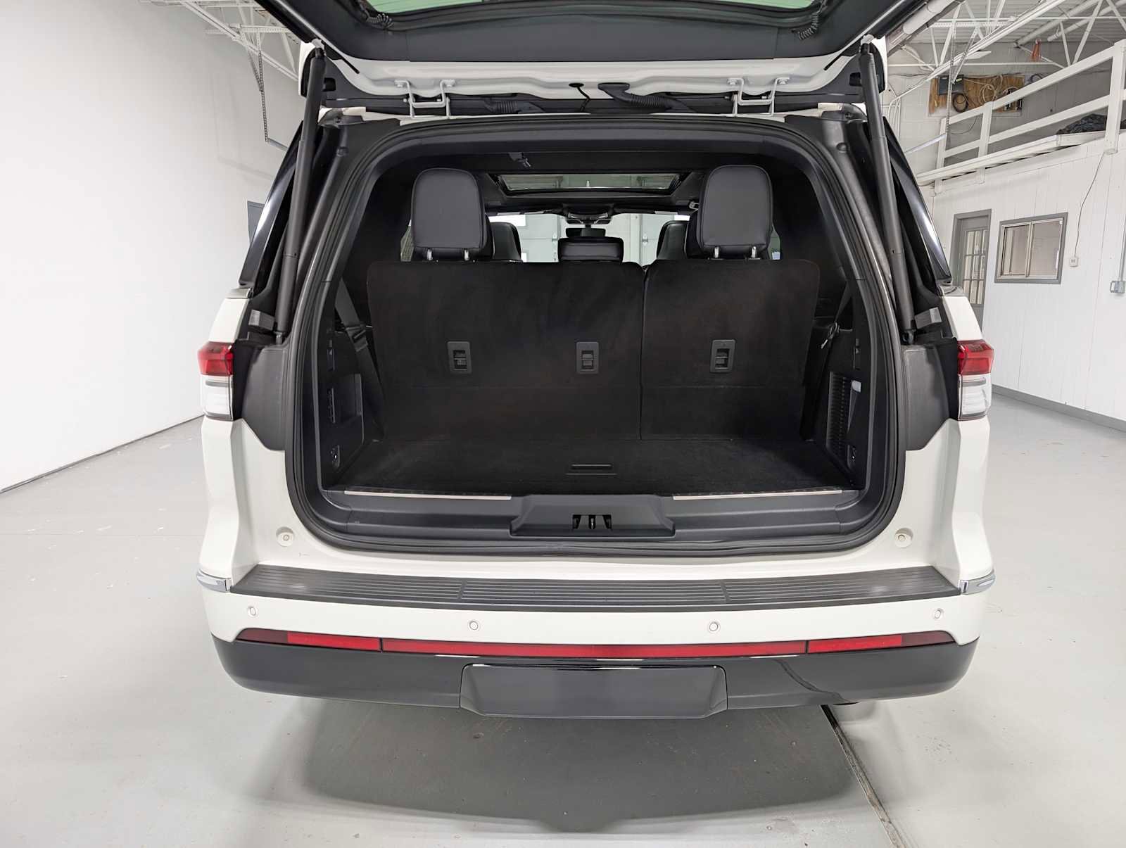 Certified 2023 Lincoln Navigator Reserve AWD/4WD image 43