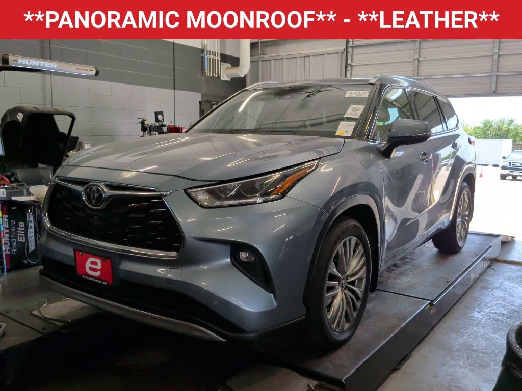 Used 2022 Toyota Highlander Platinum AWD/4WD image 3