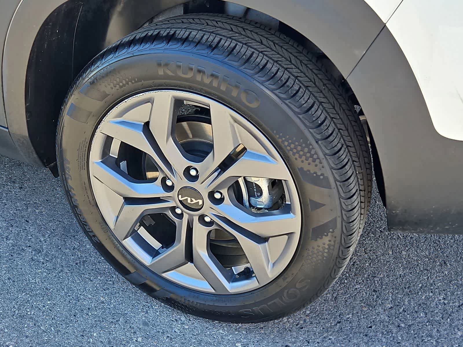 Used 2024 Kia Seltos LX AWD/4WD image 19