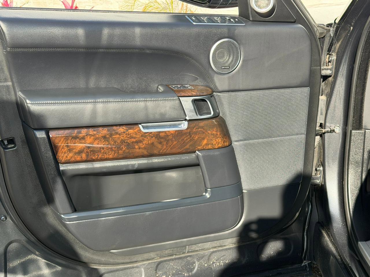 Used 2016 Land Rover Range Rover HSE image 23