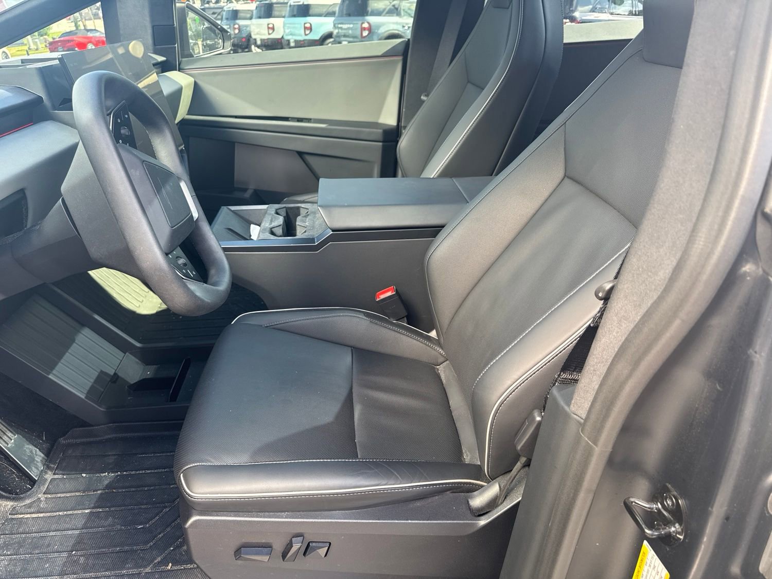 Used 2024 Tesla Cybertruck AWD Crew Cab image 9
