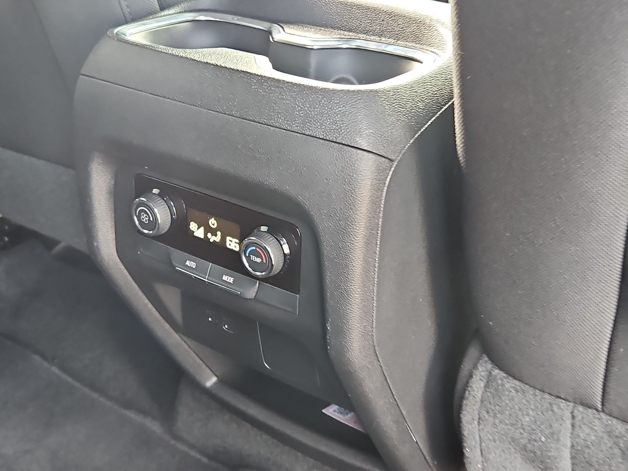 Used 2025 Chevrolet Traverse LT FWD image 28
