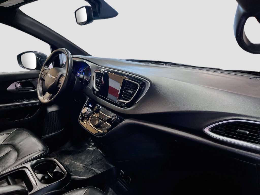 Used 2020 Chrysler Pacifica Touring-L w/ S Appearance Package FWD image 30