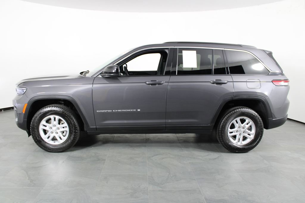 Used 2025 Jeep Grand Cherokee Laredo image 11