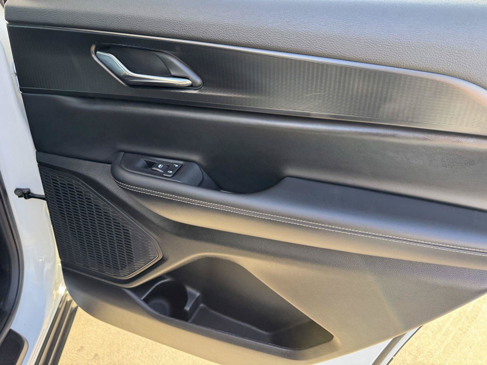 Certified 2025 Jeep Grand Cherokee L Altitude RWD image 12