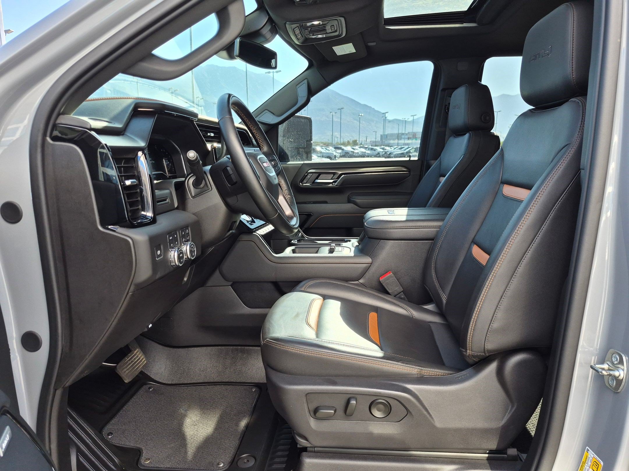 Used 2025 GMC Sierra 2500 AT4 AWD/4WD image 15