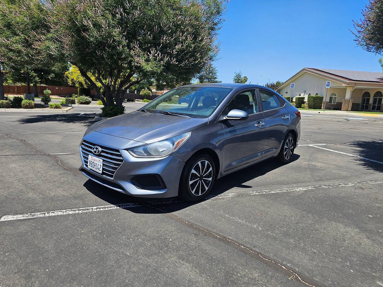 Used 2020 Hyundai Accent SE FWD image 2