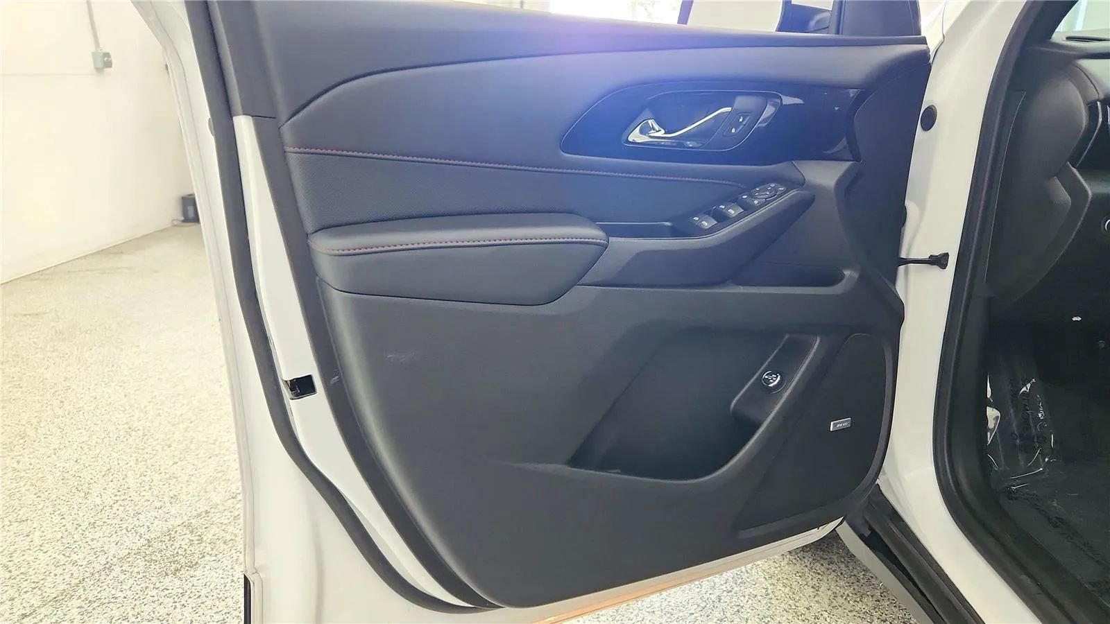 Used 2023 Chevrolet Traverse RS FWD image 32