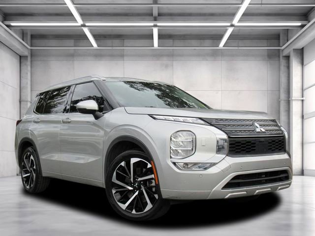 Used 2022 Mitsubishi Outlander SEL image 1