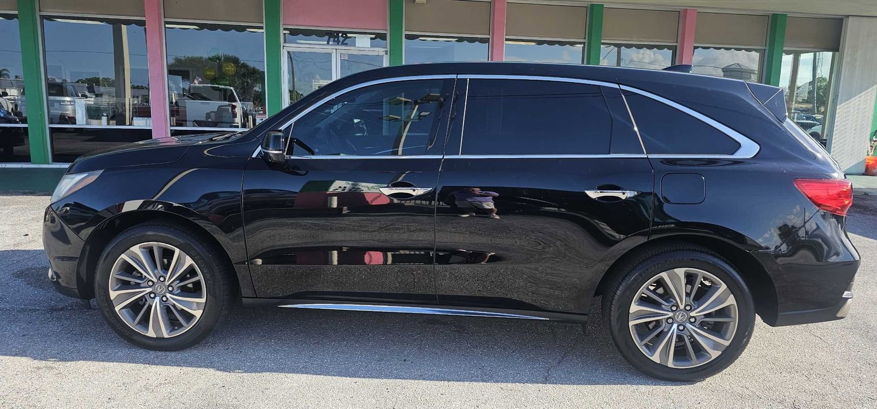 Used 2017 Acura MDX FWD w/ Tech & Entertainment image 2