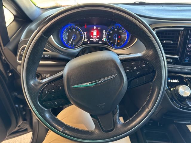 Used 2020 Chrysler Pacifica Limited w/ S Appearance Package image 17