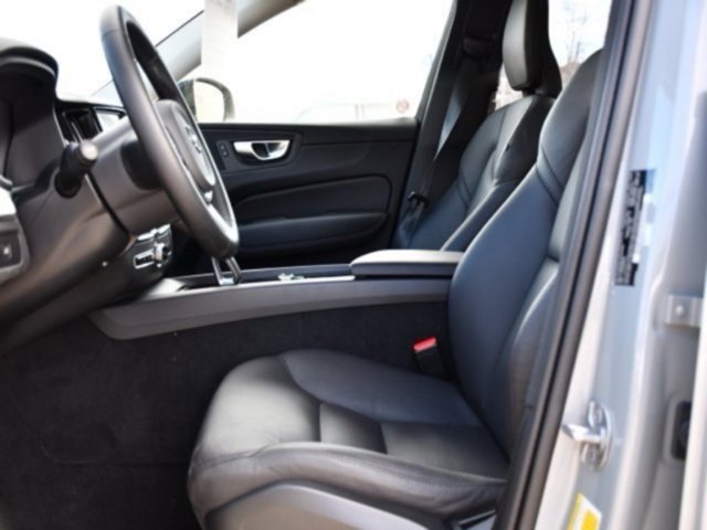 Certified 2025 Volvo XC60 B5 Plus image 12