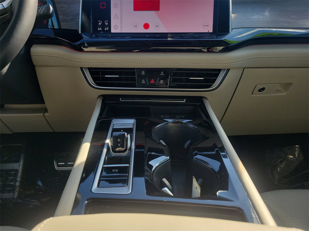 Used 2024 Volkswagen Atlas SEL Premium R-Line image 20