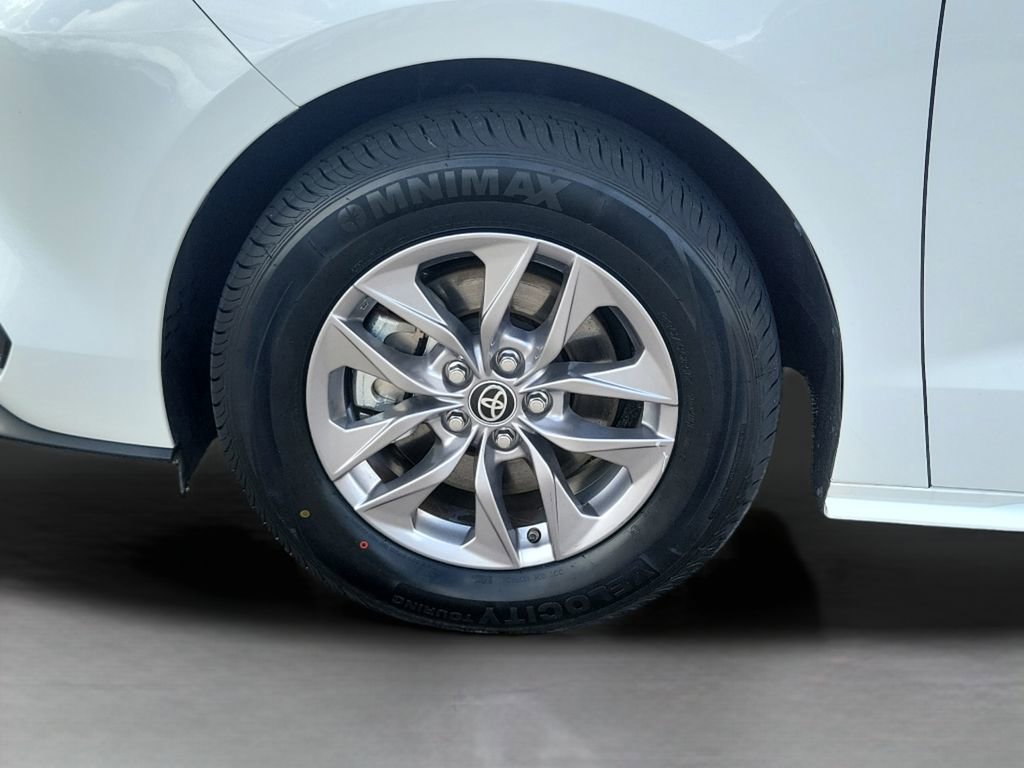 Certified 2025 Toyota Sienna LE image 10