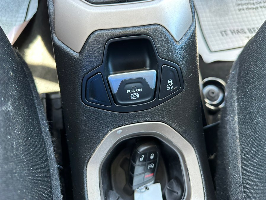 Used 2017 Jeep Renegade Latitude AWD/4WD image 22