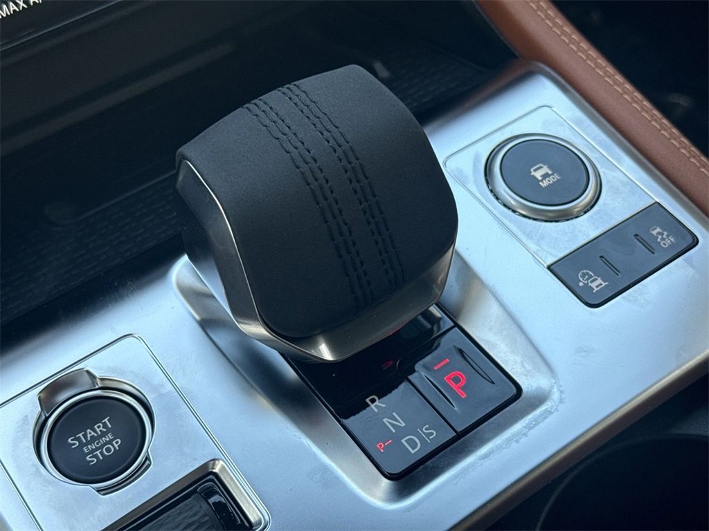 Certified 2024 Land Rover Range Rover Evoque Dynamic SE image 28