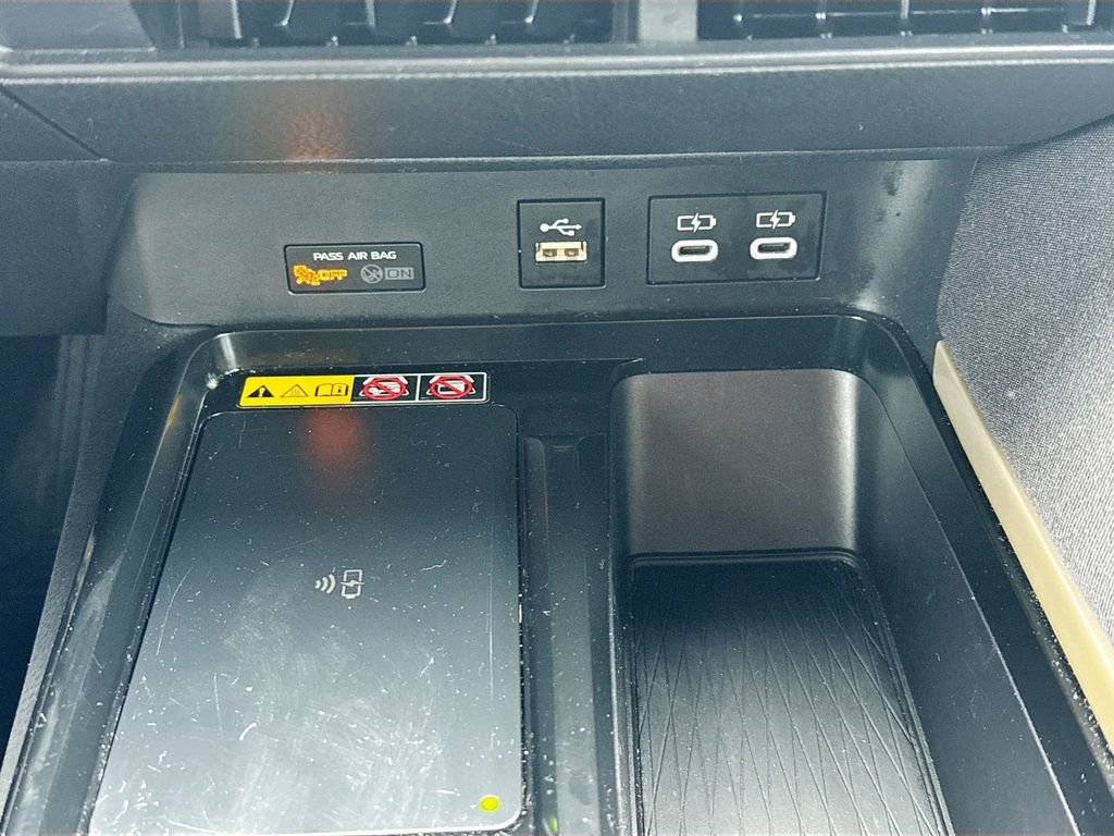 Used 2025 Toyota Camry LE image 15