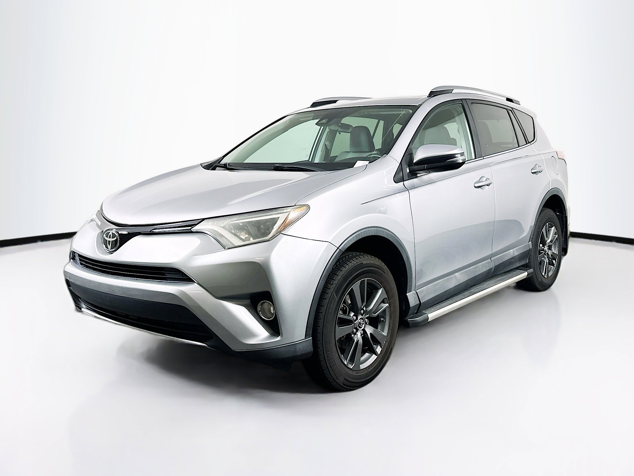 Used 2017 Toyota RAV4 XLE FWD image 3
