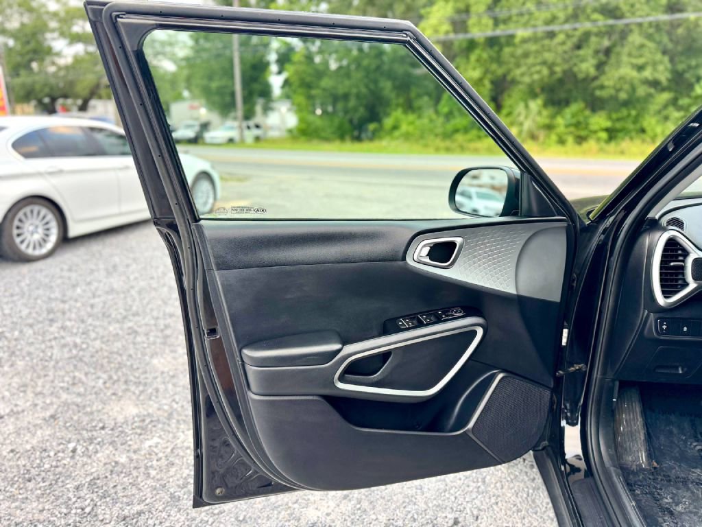 Used 2020 Kia Soul LX FWD image 8