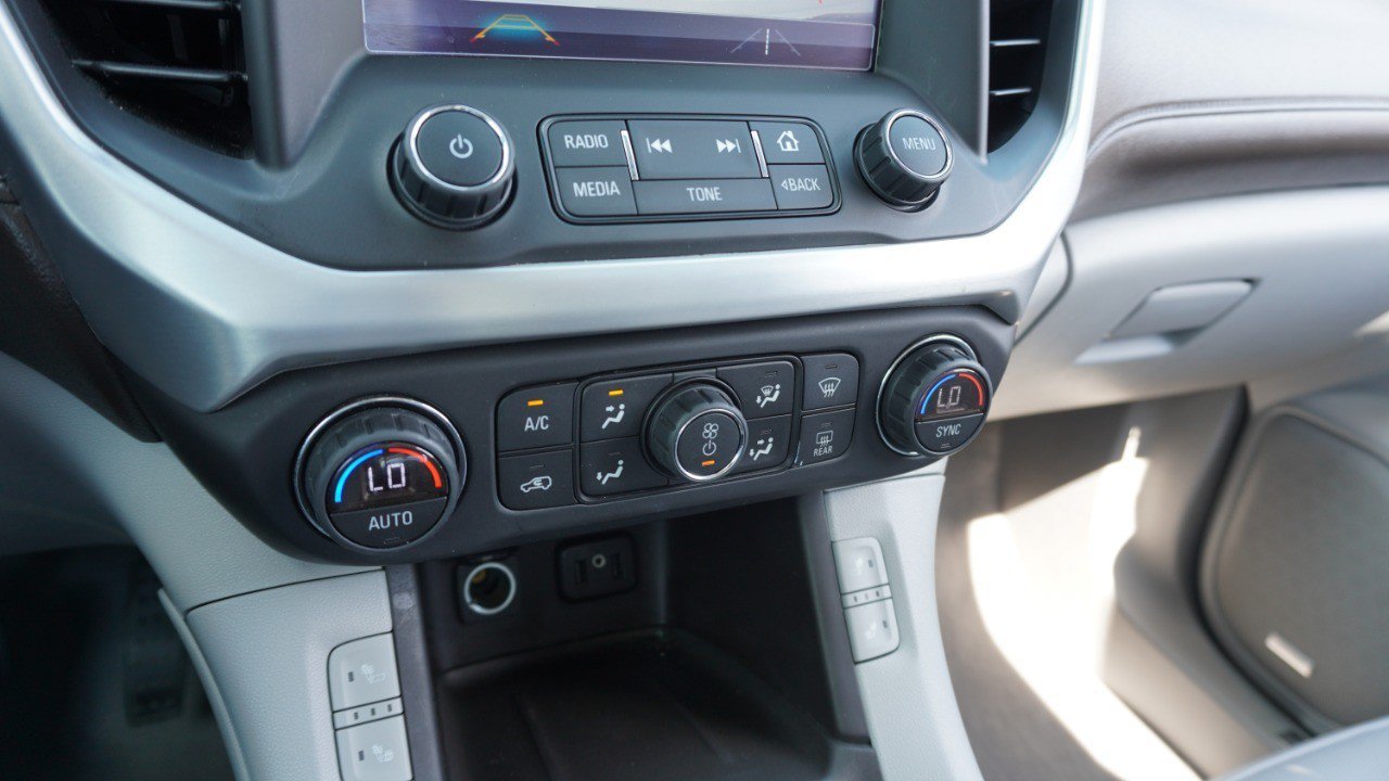 Used 2017 GMC Acadia SLT FWD image 18