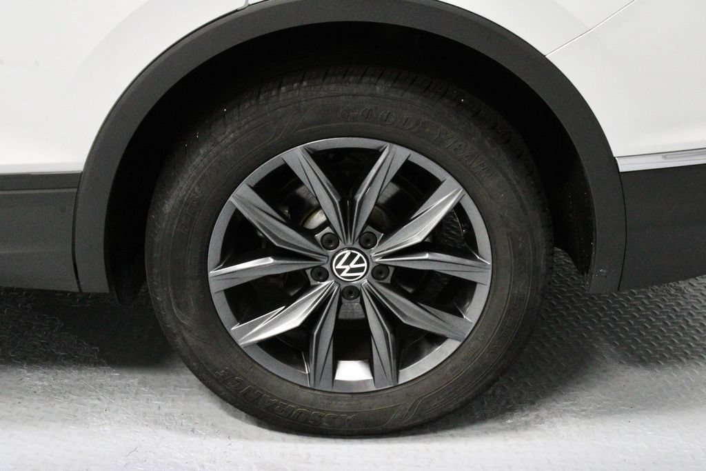 Used 2024 Volkswagen Tiguan SE FWD image 19