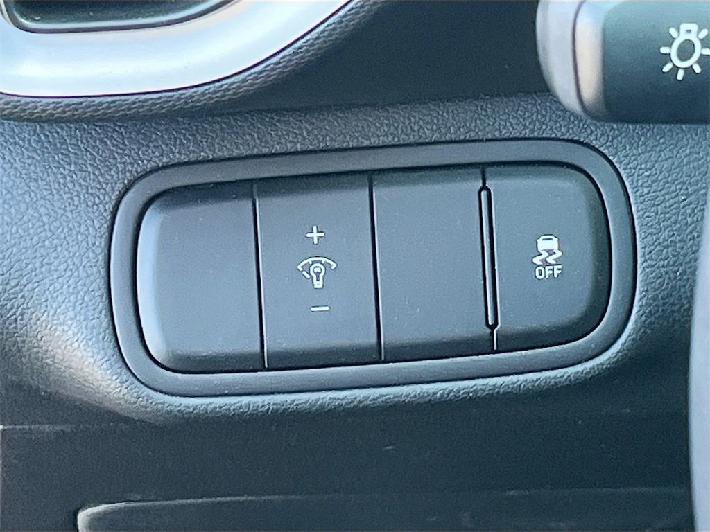 Used 2024 Hyundai Venue Limited image 10