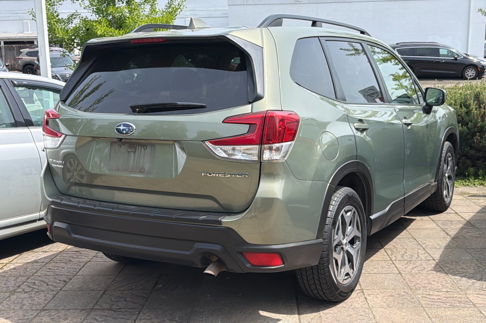 Used 2019 Subaru Forester Premium AWD/4WD image 2