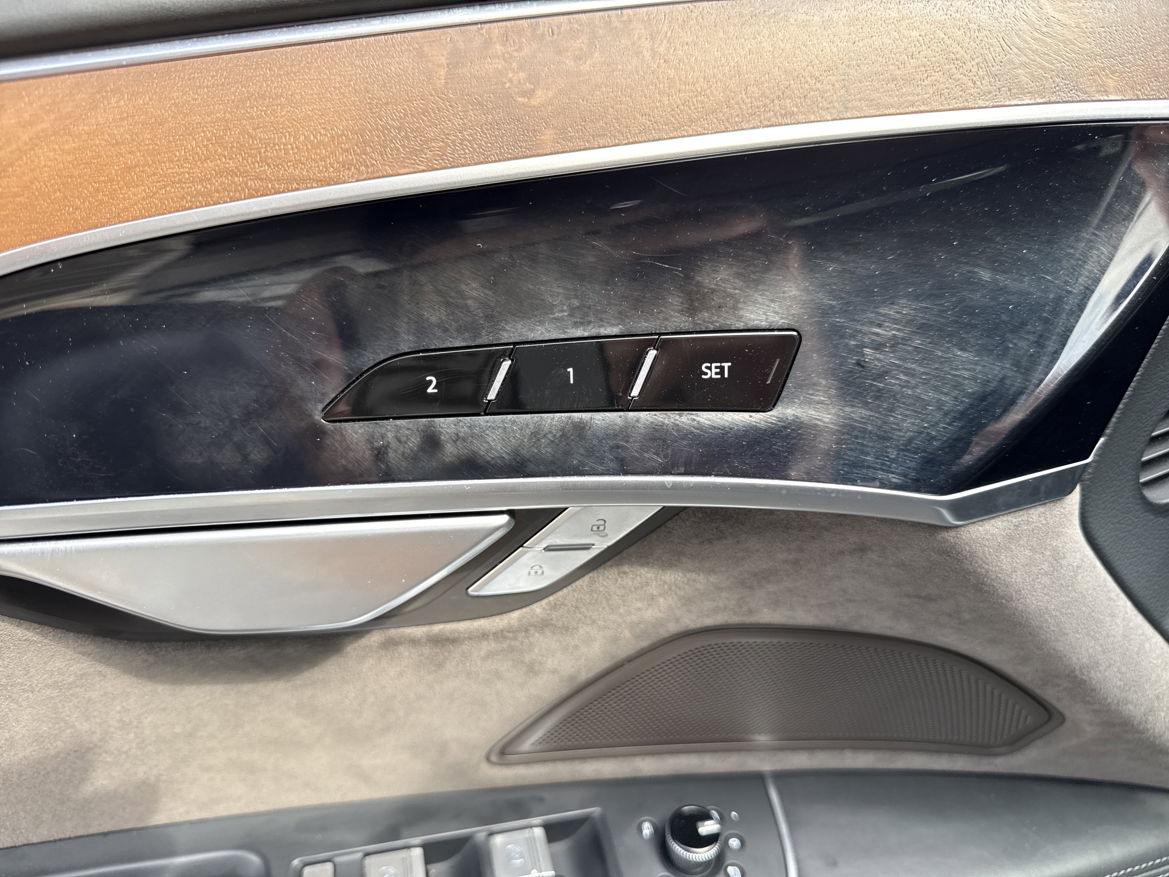 Used 2021 Audi A8 L 4.0T image 44