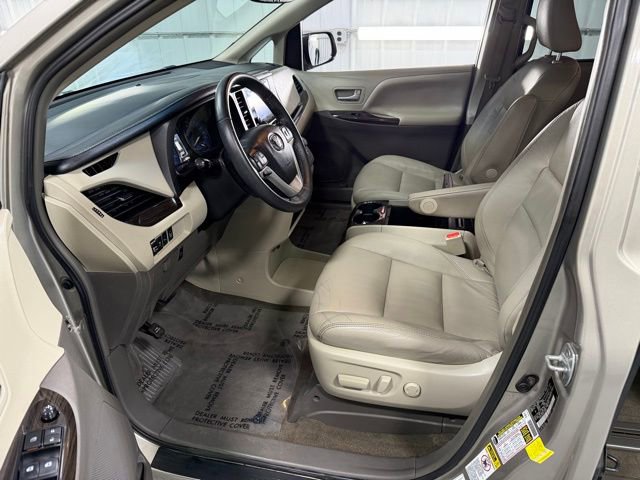 Used 2017 Toyota Sienna XLE w/ XLE Navigation Package AWD/4WD image 13