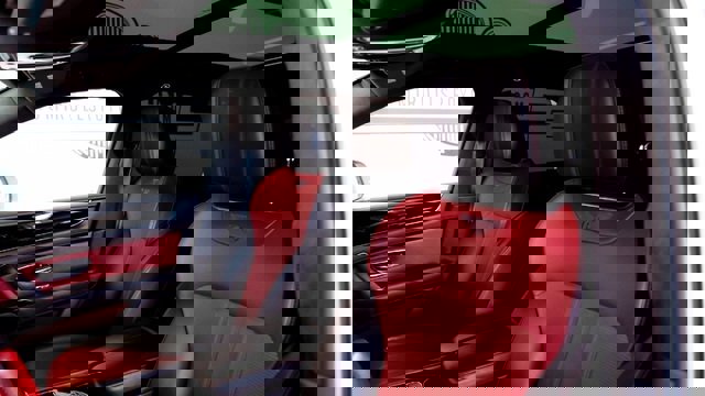 Used 2018 Bentley Bentayga image 17