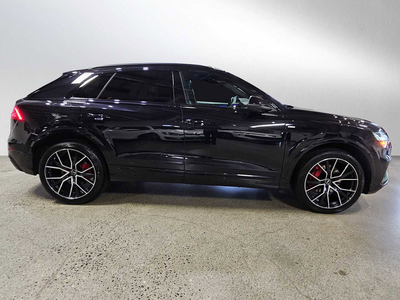 Used 2021 Audi Q8 Premium Plus w/ Premium Plus Package image 2